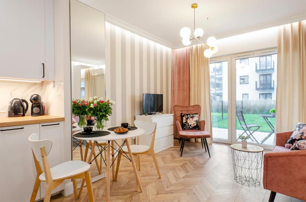 Sky Home- Rose Apartament -Manufaktura, Bezplatny Parking, Klima, Dostep Na Kod Lodz  Exterior photo